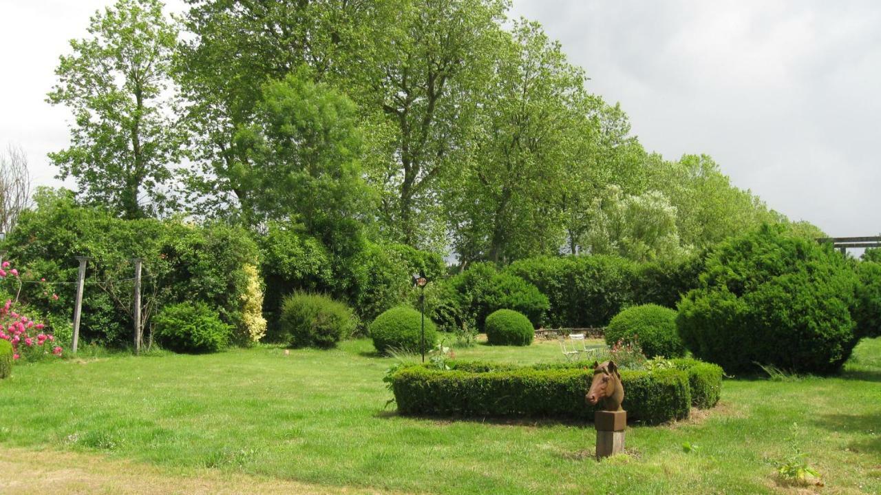 Bed and Breakfast Le Petit Bois Chateau-la-Valliere Экстерьер фото